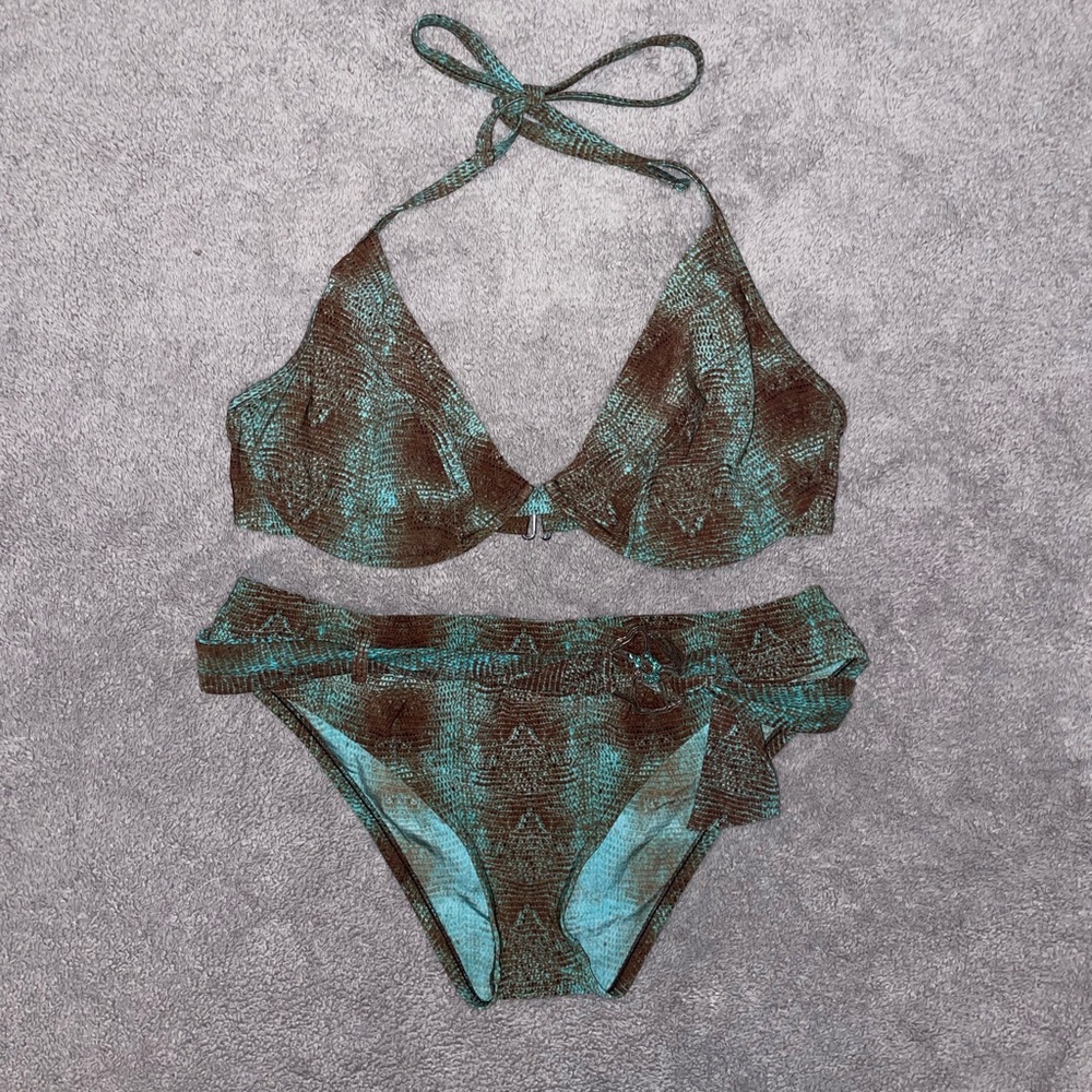 BECCA two piece swim suit bikini bottoms medium top D